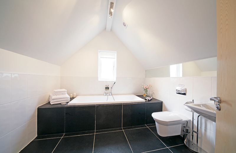 Natural Retreats Trewhiddle: well-appointed bathrooms.