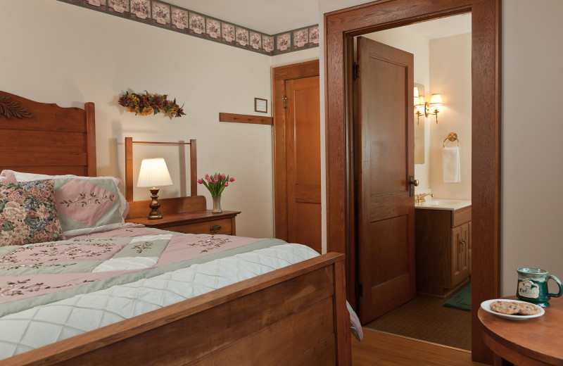 Guest room at The White Oak Inn.