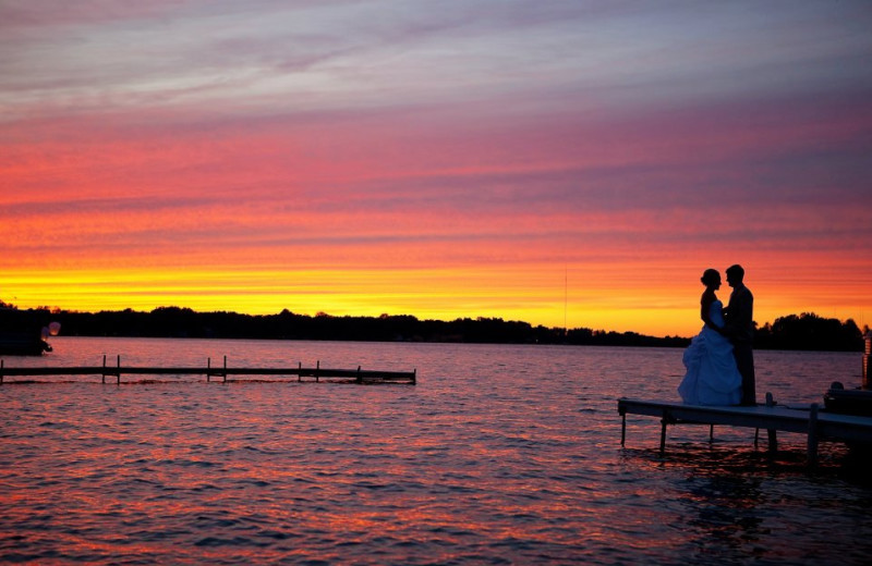 Romantic weddings at Bay Pointe Inn.
