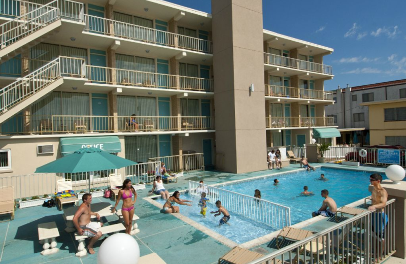 Outdoor pool at Aquarius Motor Inn.