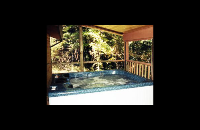 Cabin hot tub at Hummingbird Hill Cabin Rentals.