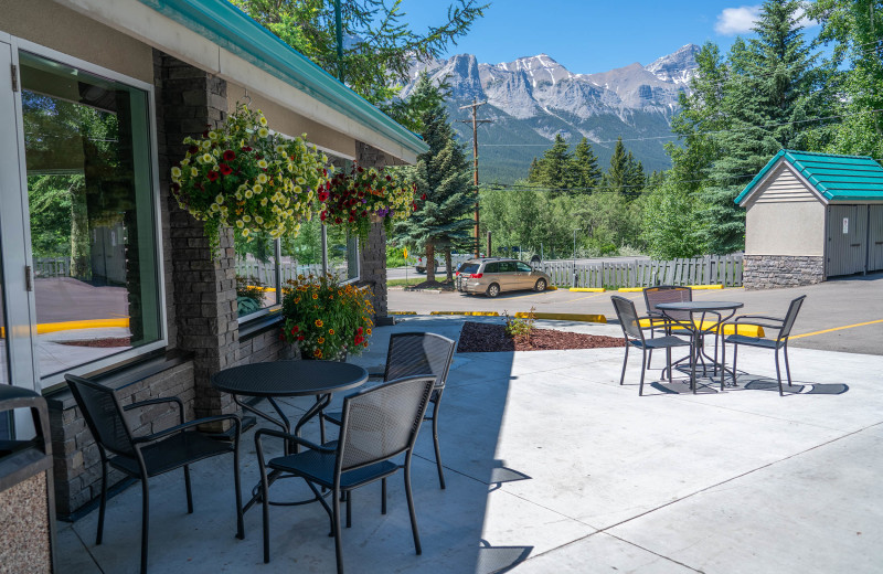 Patio at Pocaterra Inn 