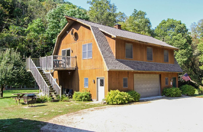 Exterior view of Heavens Valley Lodge.