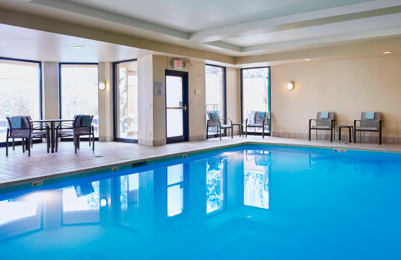 Indoor pool at Courtyard Detroit Pontiac/Bloomfield.