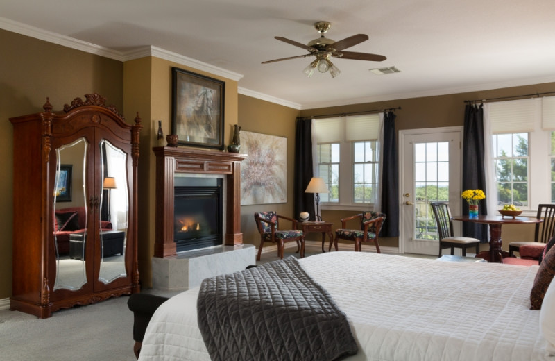 Guest room at Shiloh Morning Inn.