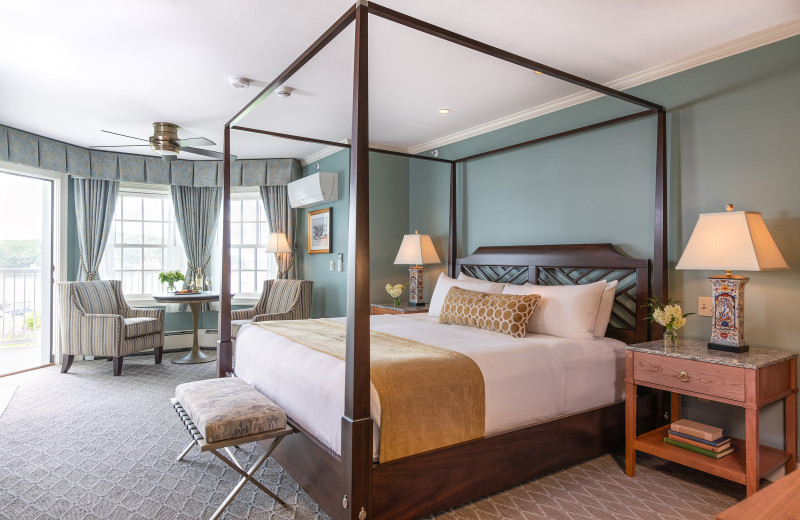 Guest room at Bar Harbor Inn 