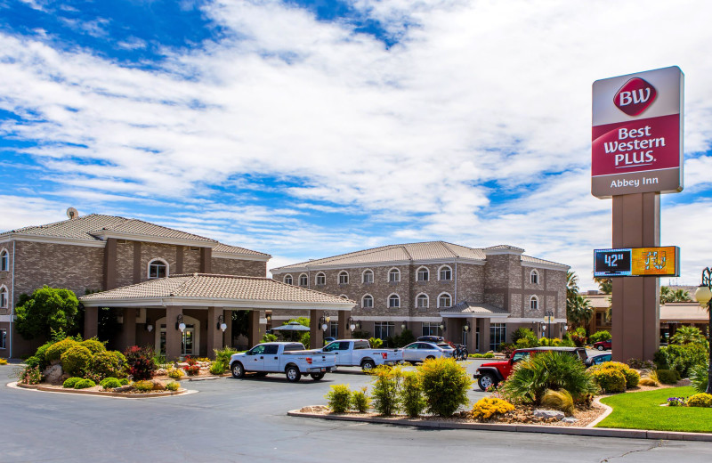 Exterior view of The Best Western Abbey Inn Hotel.