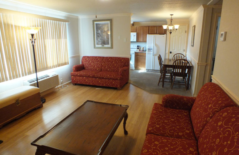 Cottage living room at Yellowstone Gateway Inn.