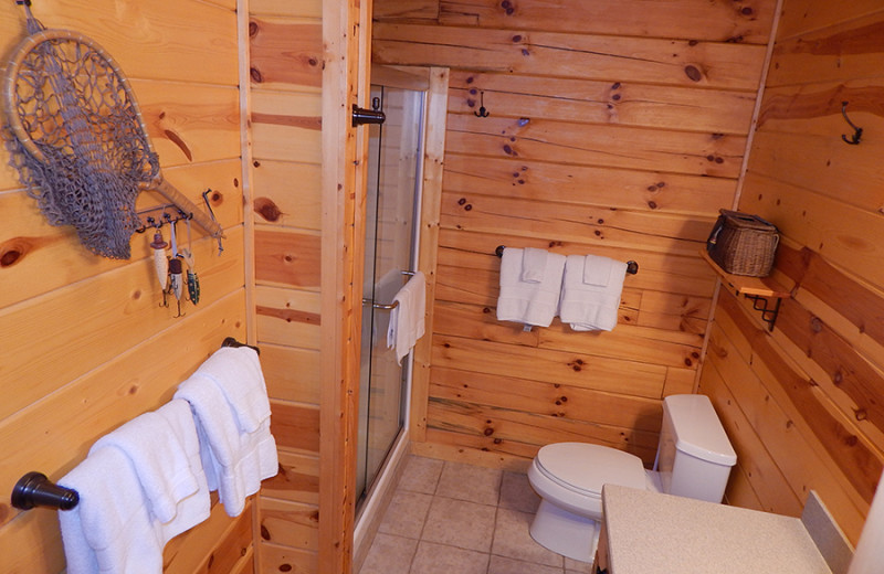 Cabin bathroom at Cut Above Cabins.