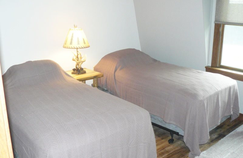 Rental bedroom at Sand County Service Company - Dellview Lake Lodge.