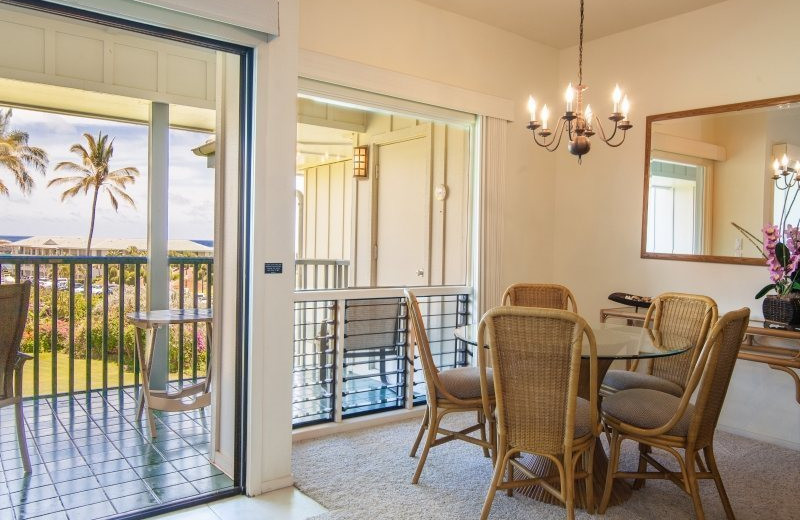 Vacation rental dining room at Great Vacation Retreats.