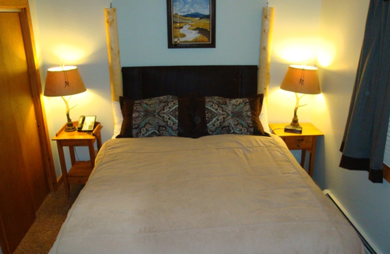 Guest bedroom at Bristlecone Lodge.