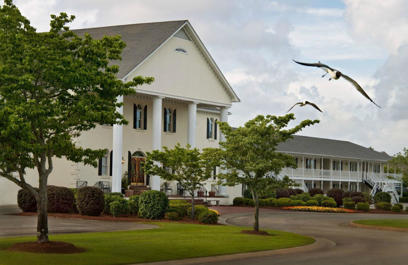 Exterior view of Beau Rivage Golf & Resort.