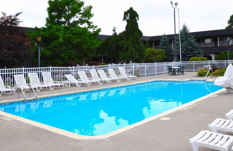 Outdoor pool at Magnuson Hotel East Sandusky.