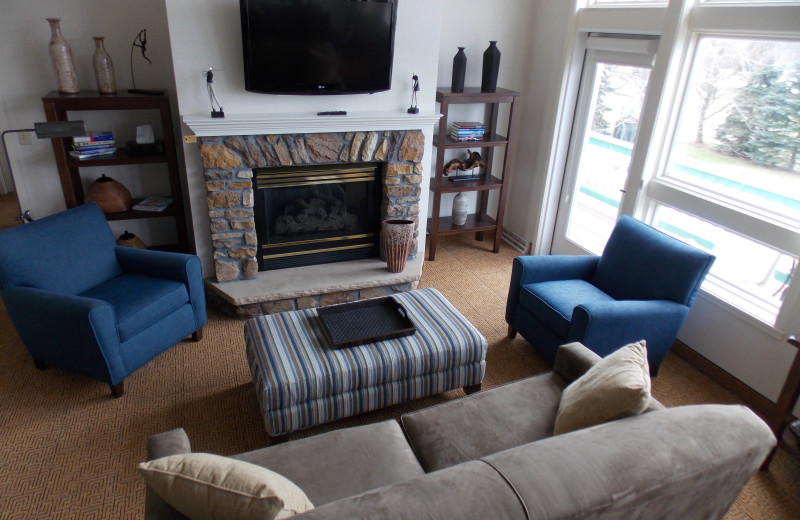 Guest room at Fairway Suites At Peek'n Peak Resort.