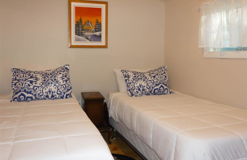 Cottage bedroom at Mattawa River Resort.