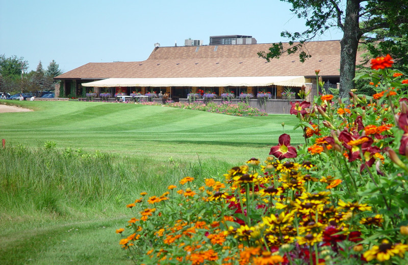 Exterior view of Lakewood Shores Resort.