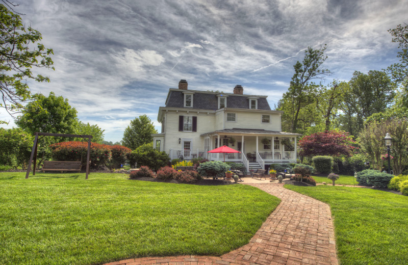 Exterior view of Chestnut Hill Bed & Breakfast.