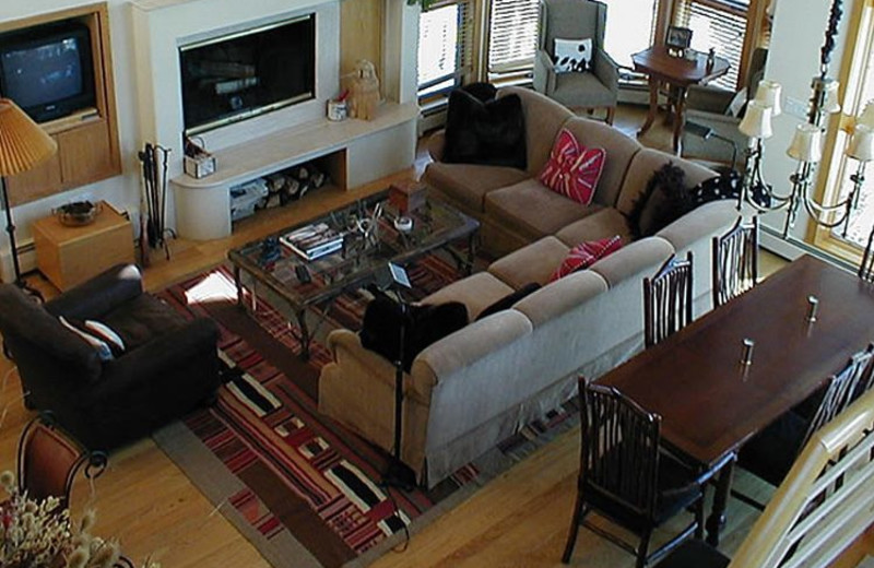 Rental Home Living Room at Triumph Mountain Properties