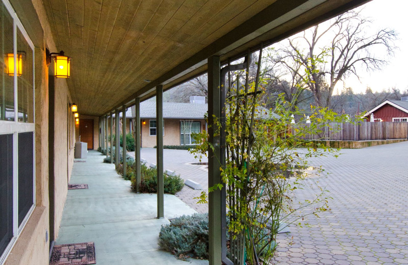 Exterior view of Queens Inn.