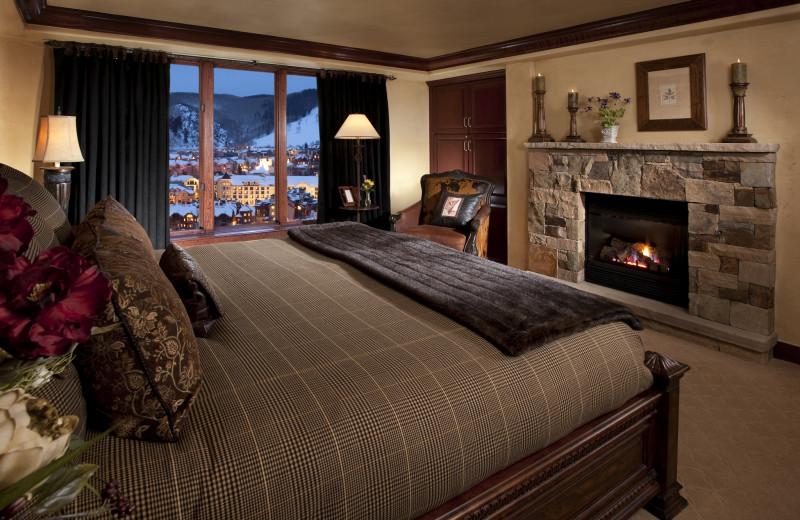 Guest bedroom at The Pines Lodge, A RockResort.