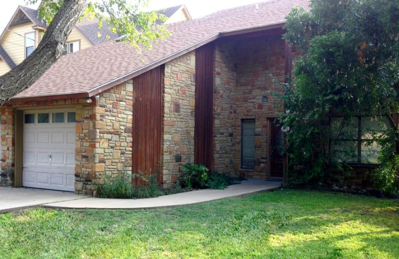 Exterior view of LBJ Schmidt House.