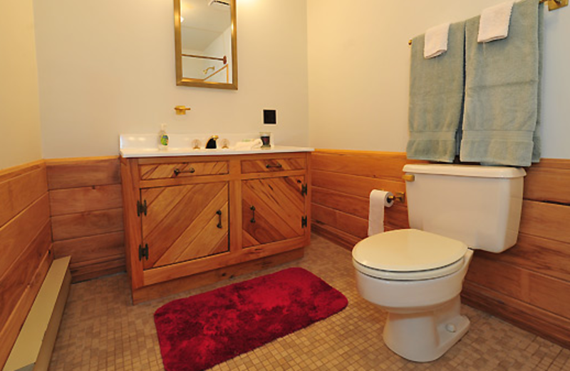 Vacation rental bathroom at Aspen Village.