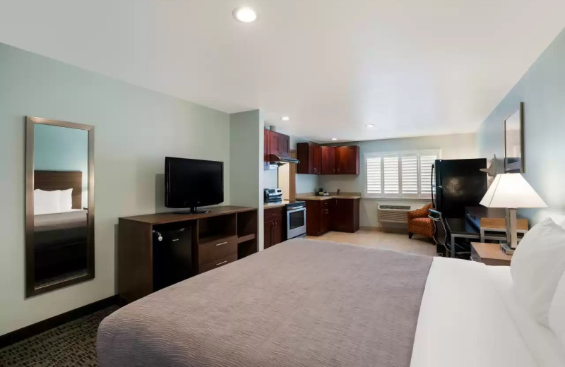 Guest room at Quality Inn Fairfield Napa Valley Area.