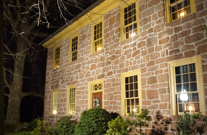 Exterior view of Brownstone Colonial Inn.