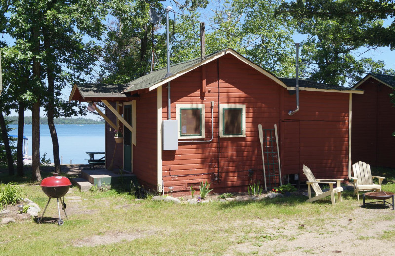 Cabin exterior at Anderson's Starlight Bay Resort.