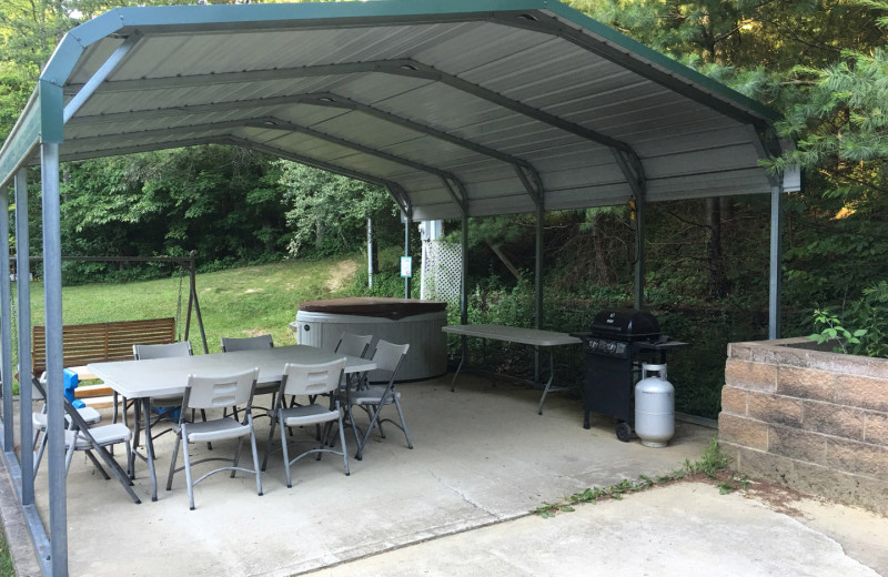 Cabin patio at 1st Choice Cabin Rentals.