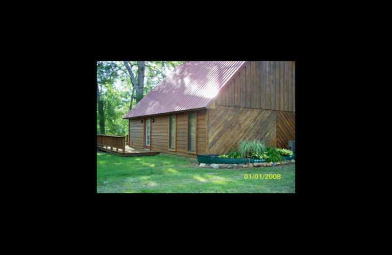 Exterior view of Island Overlook Cabins.