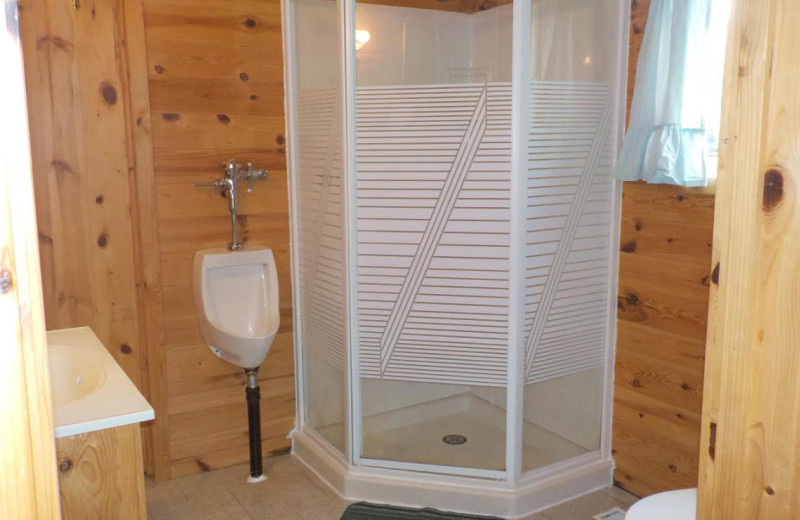 Cabin bathroom at Owls Nest Lodge.