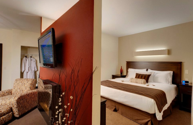 King fireplace suite at Berlin Grande Hotel.