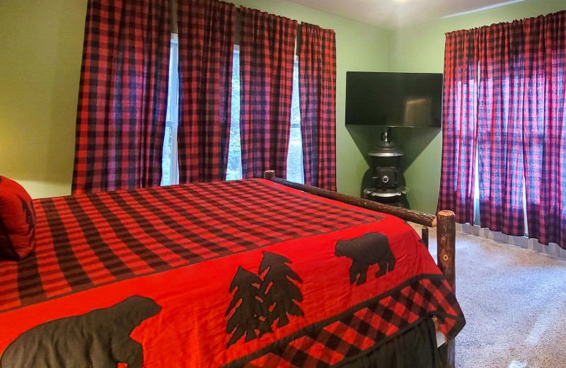 Bedroom at American Patriot Getaways - Checkered Bear Lodge.