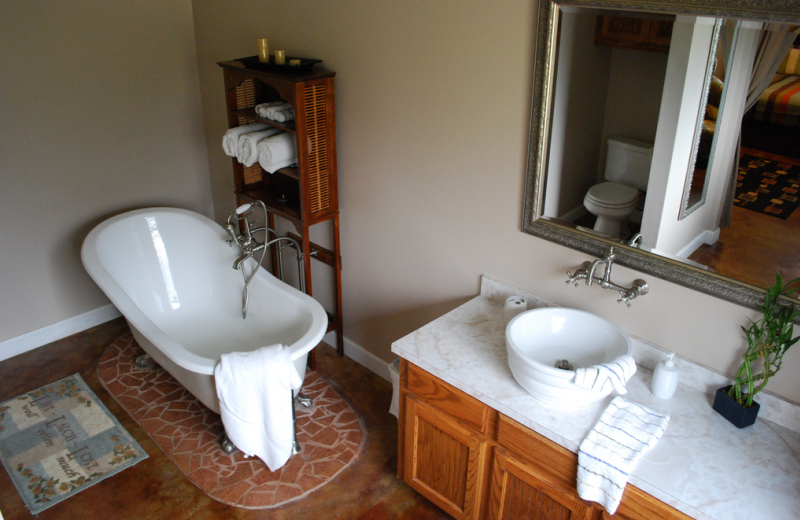 Cabin bathroom at Yogi on the Lake.