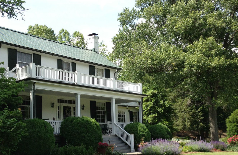 Exterior view of Inn at Monticello.