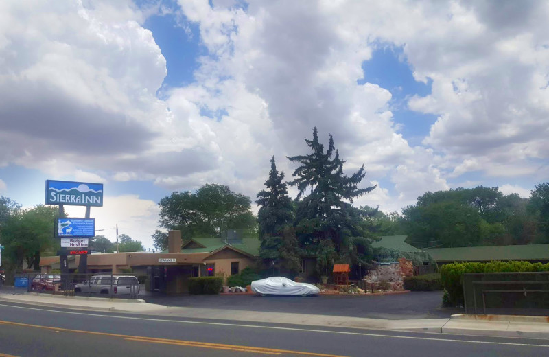 Exterior view of Prescott Sierra Inn.