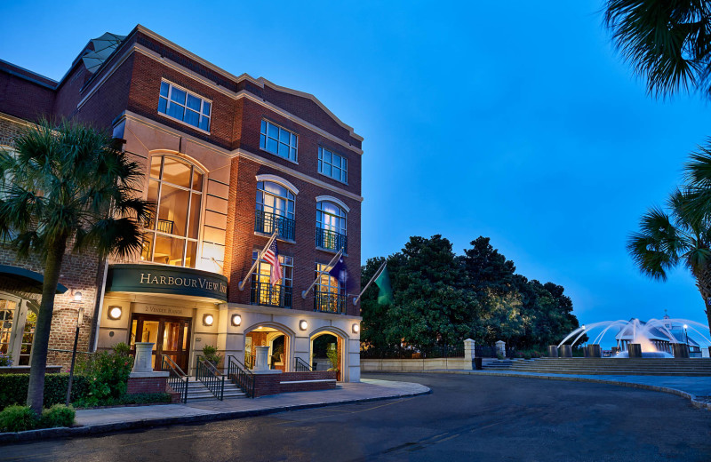 Exterior view of HarbourView Inn.