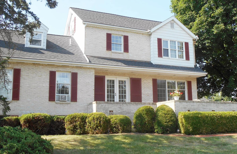 Exterior view of West Ridge Guest House LLC.