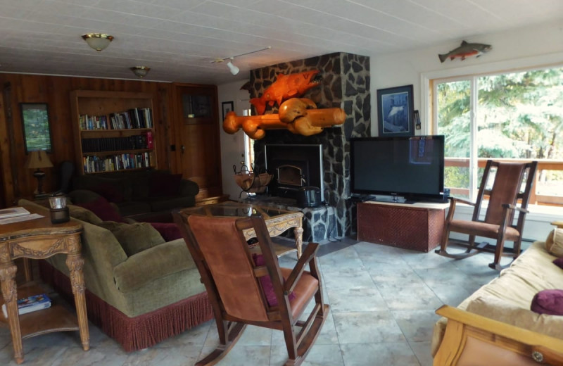 House living room at Kenai River Drifter's Lodge.