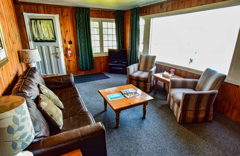 Guest living room at Bonnie View Inn.