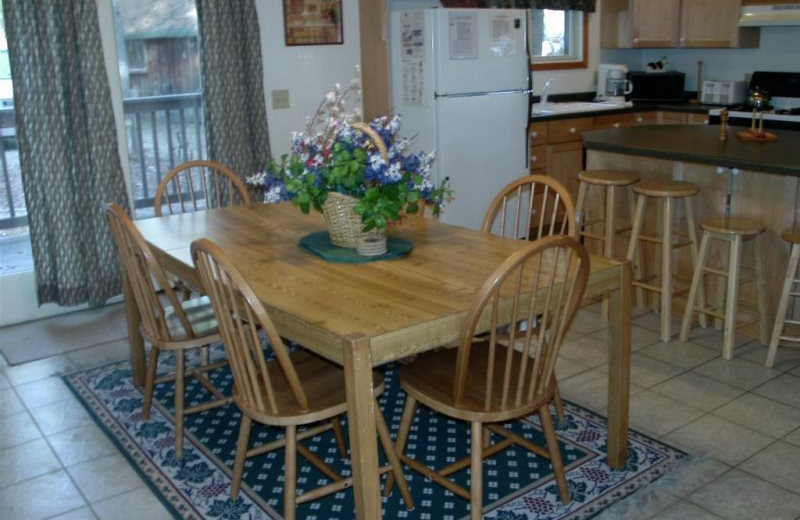 Cabin dining area at Sand County Service Company - Lakehaus.