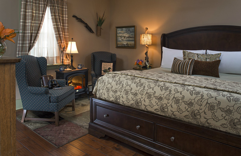 Guest room at 1825 Inn Bed & Breakfast