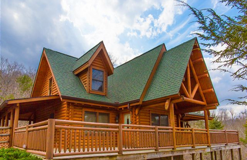 Cabin exterior at SmokyMountains.com.