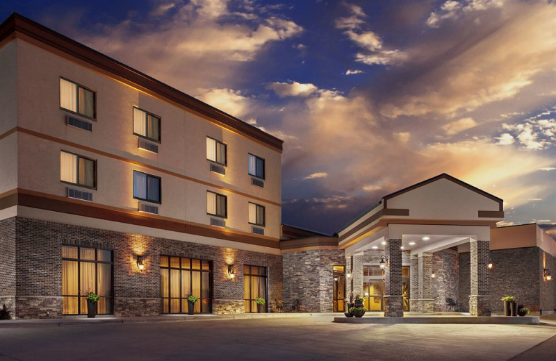 Exterior view of Ramada Grand Dakota Lodge Dickinson.