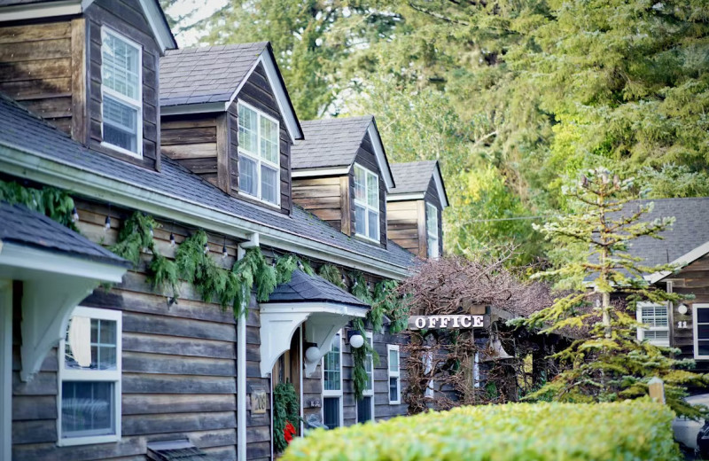 Exterior view of Cannon Beach Ecola Creek Lodge.