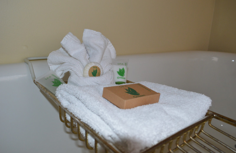 Amenities at Riverside Hot Springs Inn & Spa.