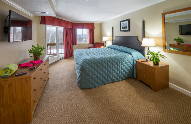 2-Bedroom Signature Suite Master Bedroom at the Summit Resort.