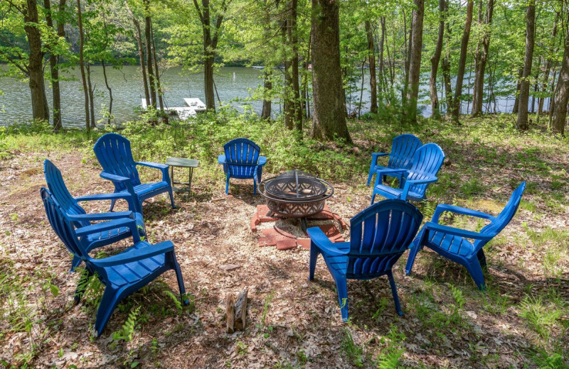 Rental fire pit at Railey Vacations.